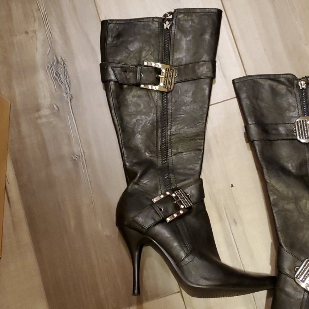 Boots - Picture 2 of 4